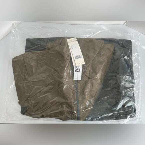 H&M - Move, Stormmove 2.5-Layer Shell Color-block Jacket. Size: XS. (1765) - Picture 1 of 13